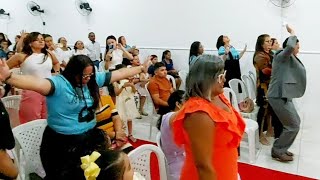 Era pra ser só uma dança mais veja o que aconteceu com toda igreja