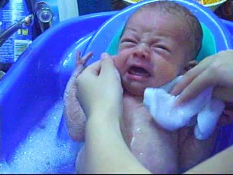Aiden gets a bath
