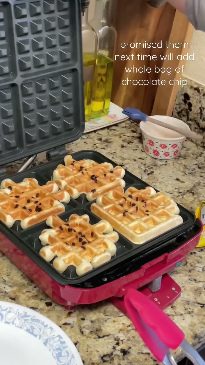 Sunday Morning #waffle #peanutbutter #choclate - YouTube