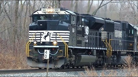 EMD SD70 ACe Hits The Horn on NS Train 4K UHD