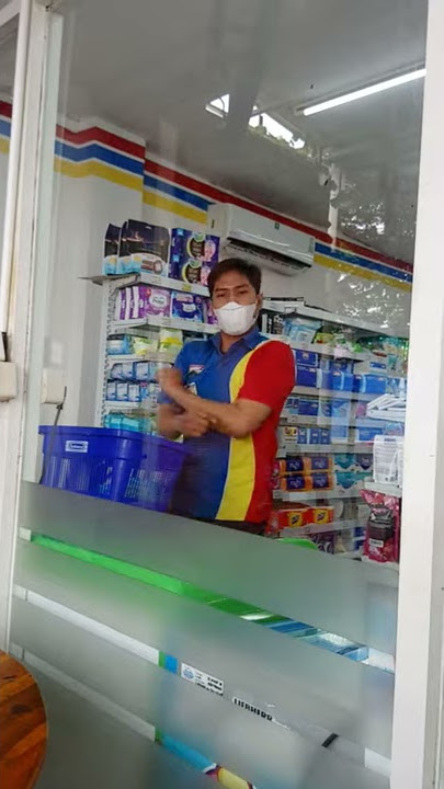 Karyawan indomaret joget tik tok lucu 🤪