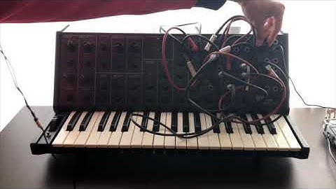 KORG MS-20 - self-triggering -