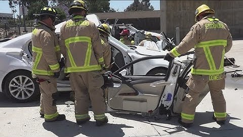 Firefighters learn extrication training on electric vehicles