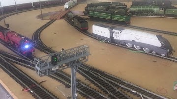 Hornby Winston Churchill Battle Of Britain Class & Hogwarts Castle (Hall Class) steam locomotives