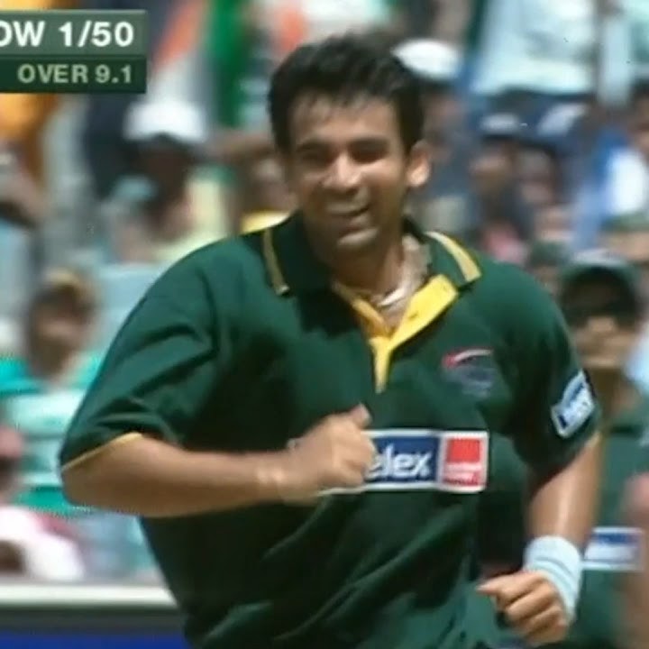 Zaheer Khan Almost Got Adam Gilchrist Out Twice In Two Balls - Clever Bowling