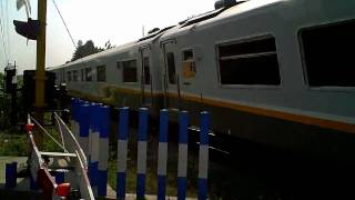 Langsrijdende trein in Yogyakarta (Java - Indonesie)