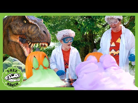 خمیر دندان تی رکس برای چالش دایناسورها! آزمایش های علمی هالووین برای بچه ها با دایناسور غول پیکر