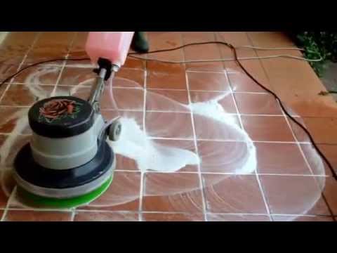 Trattamento di pulitura di fondo con acido tamponato mono spazzola su cotto  esterno la rosa Service - YouTube
