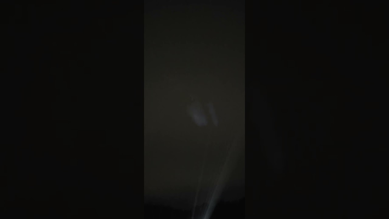 Strange Lights in The Sky over Philadelphia - Pennsylvania - USA - 31 December 2025