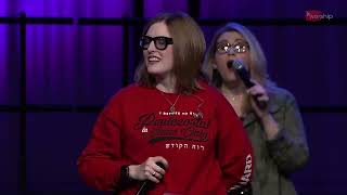 Chp Worship  lydiasmarrow bethanykilpatrick  11225