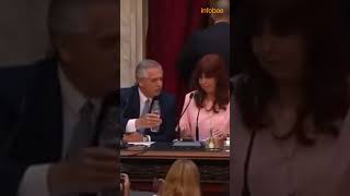 CRISTINA KIRCHNER NO ACEPTÓ EL AGUA MINERAL QUE LE OFRECIÓ EL PRESIDENTE