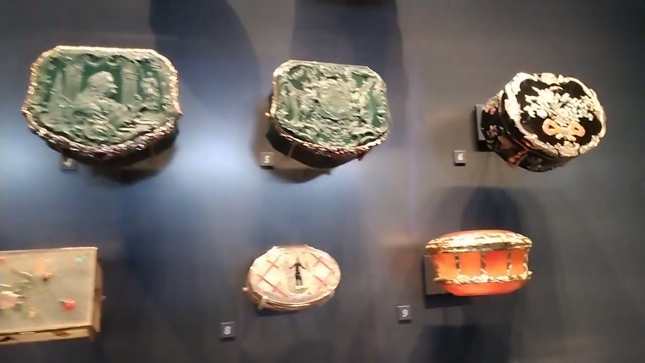 Victoria and Albert museum 2nd floor. Gold, gold and more gold