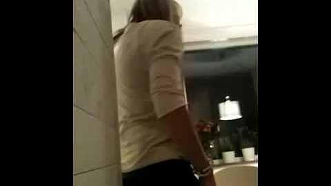 Janet's got the giggles