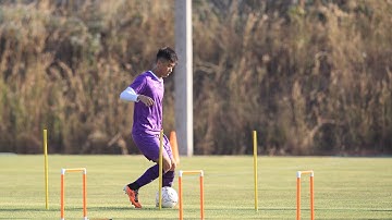 Phan Văn Đức tập một mình giữa trời nắng khi mới đặt chân đến Lào