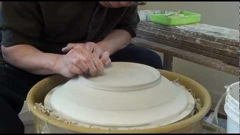 78. Throwing / Making a Shallow Bowl / Deep Platter with Hsin-Chuen Lin