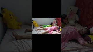 Mama seksi dengan gaya tidurnya aduhaii ~ Meme viral