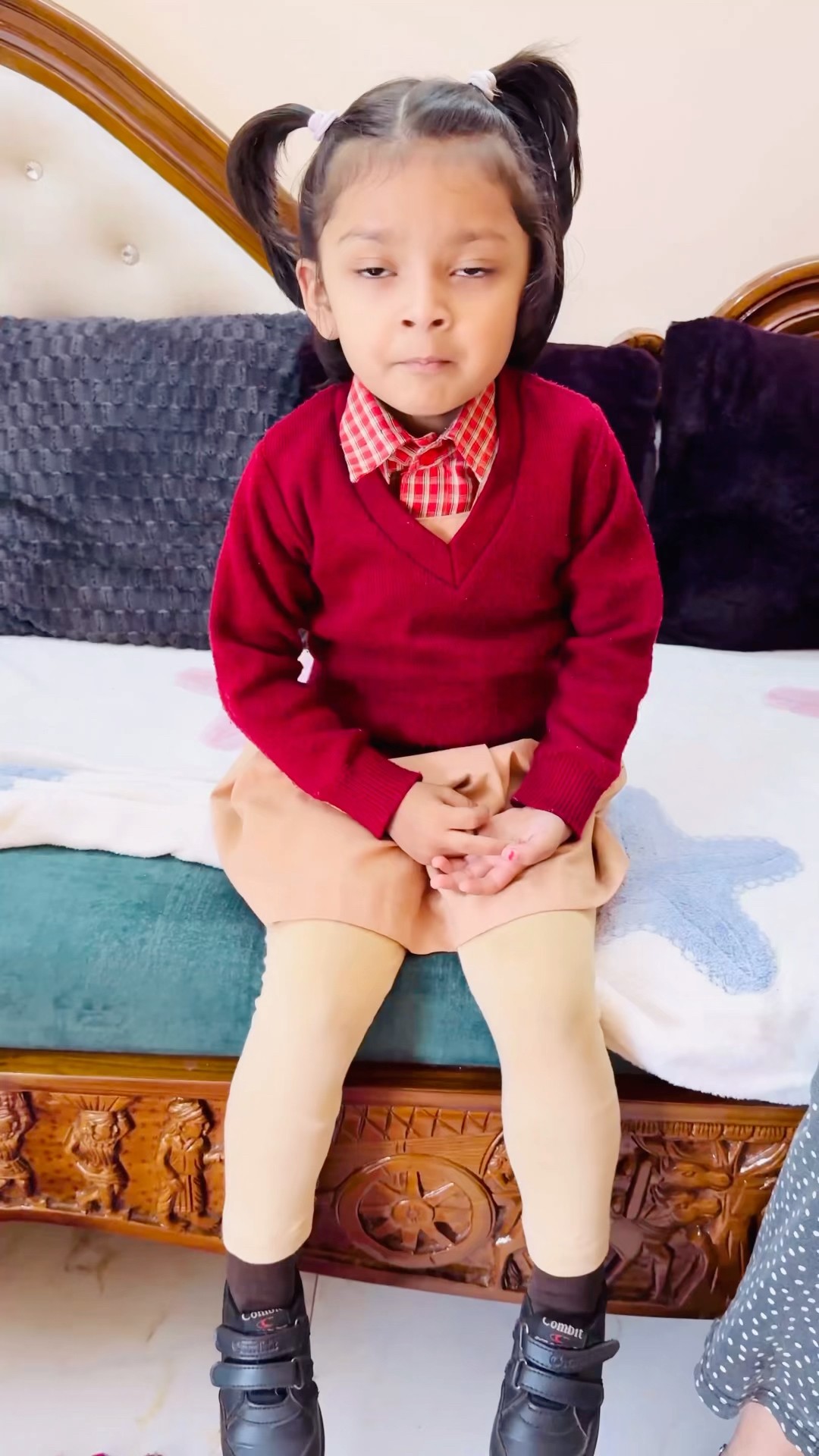 Tooktook ko mummy subh subh exam ke liye dara rhi h?