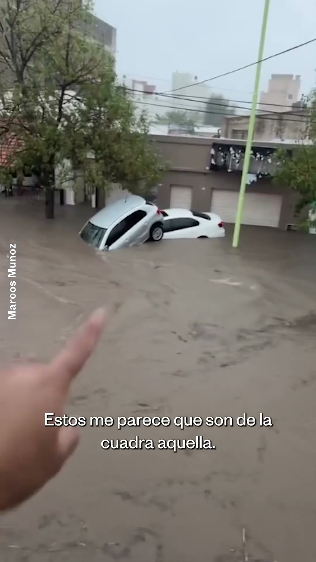 Inundaciones azotan la ciudad de Bahía Blanca, ubicada al sur de Buenos Aires | Noticias Telemundo