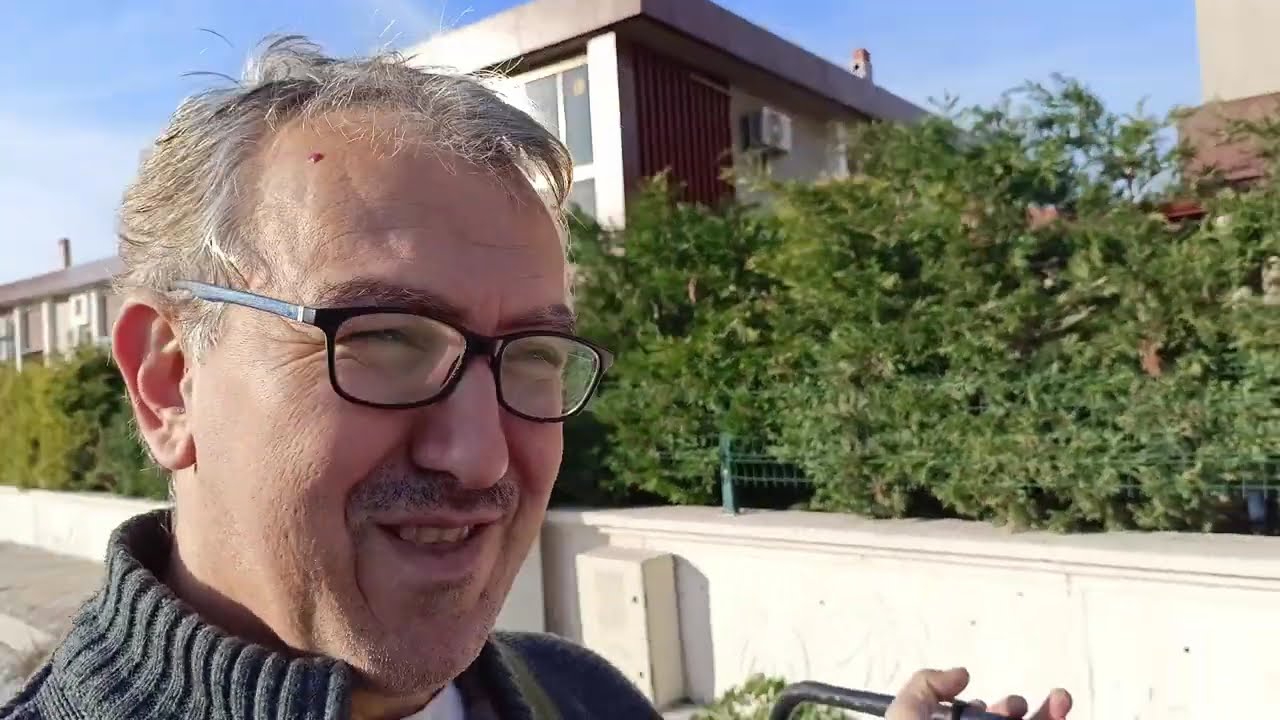 Kuşadası Sahil Sitelerinde Yürüyerek Yapı Markete Gidiyorum 