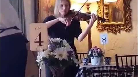 Violinist Michelle McKenzie accompanies brunch at ...