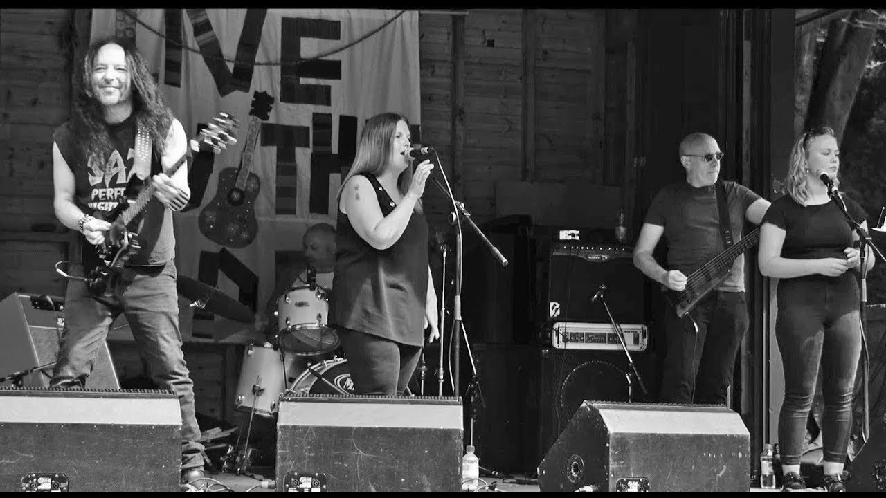 SAZ - Live in the Den (2018) (audio)