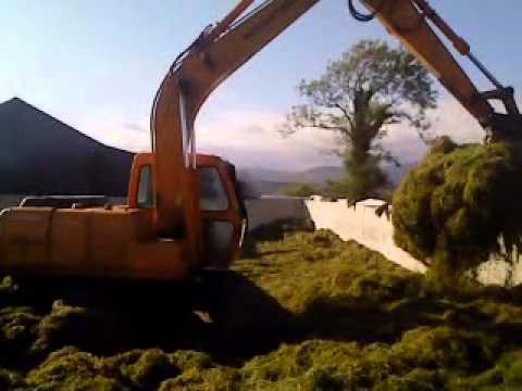 hyundai-130-digger-putting-up-silage