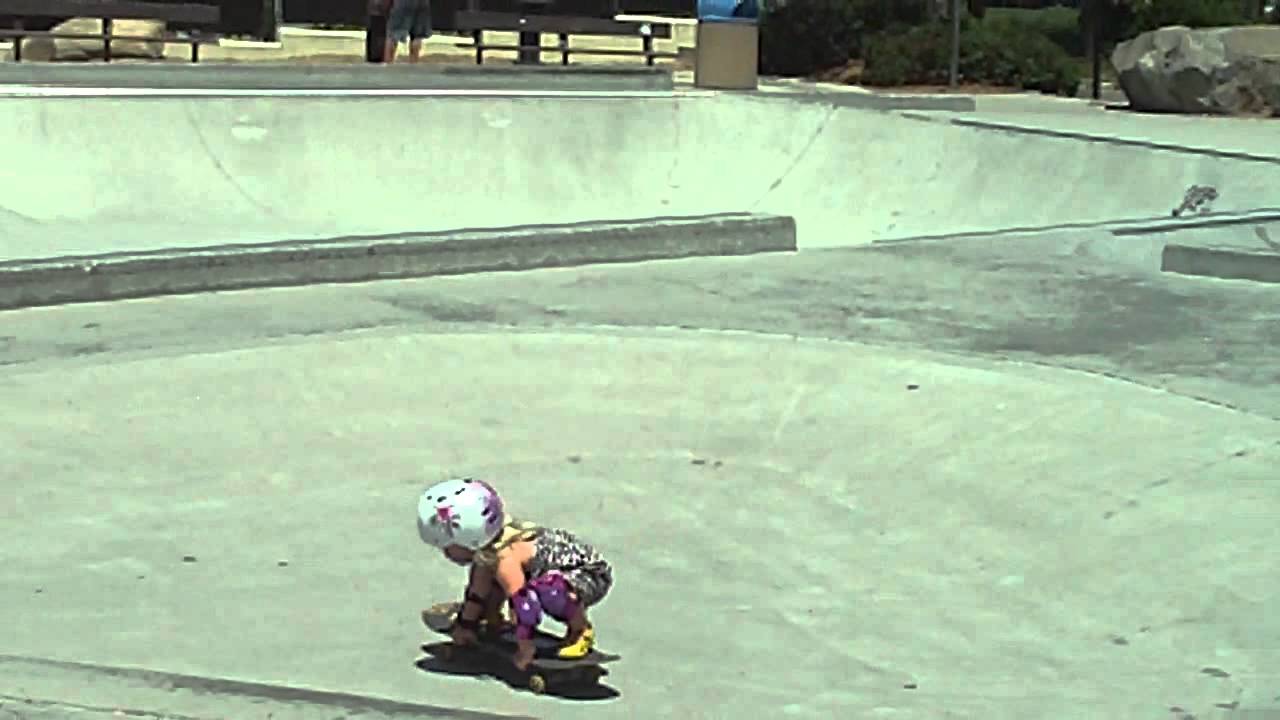 Klara Vrklan's first time on a Skateboard!