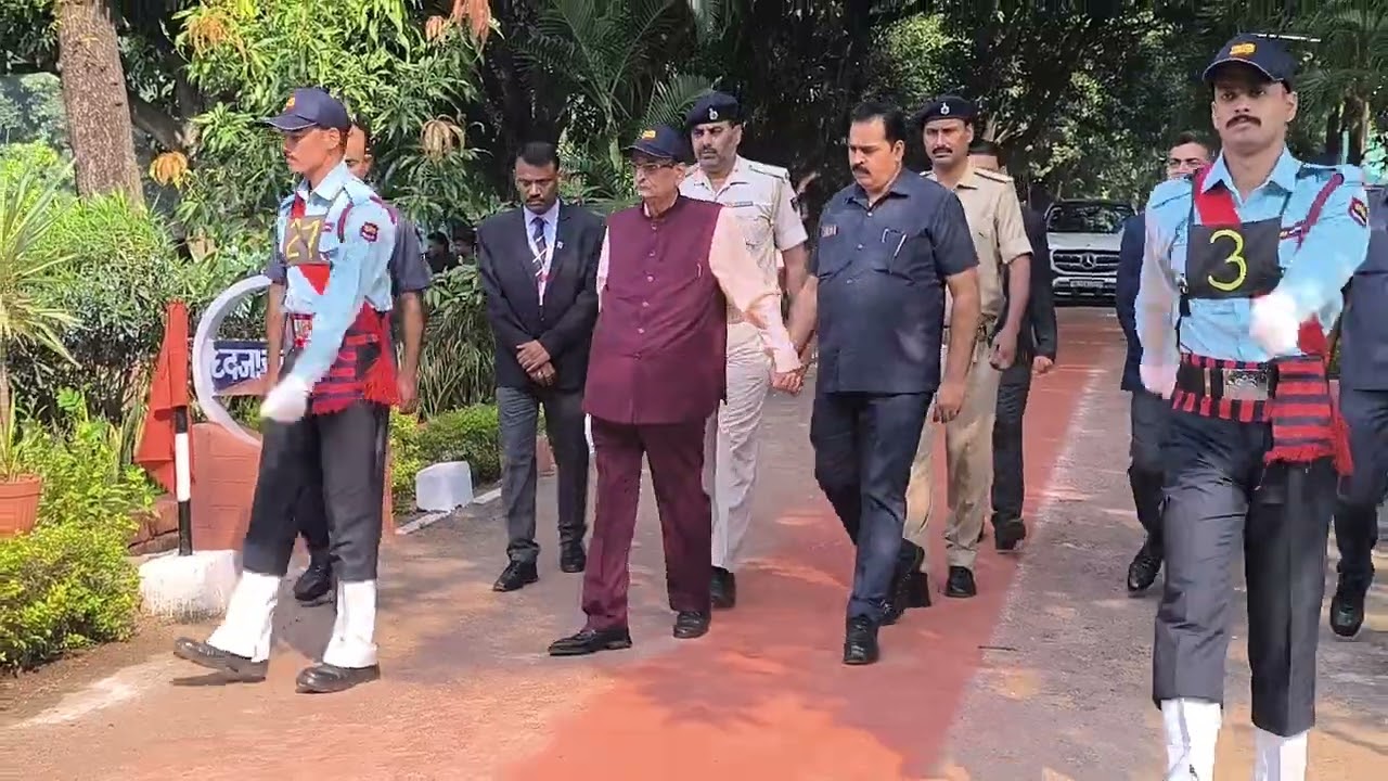 sis group के founder Mr. R K Sinha  sir garhwa training center पधारें। 