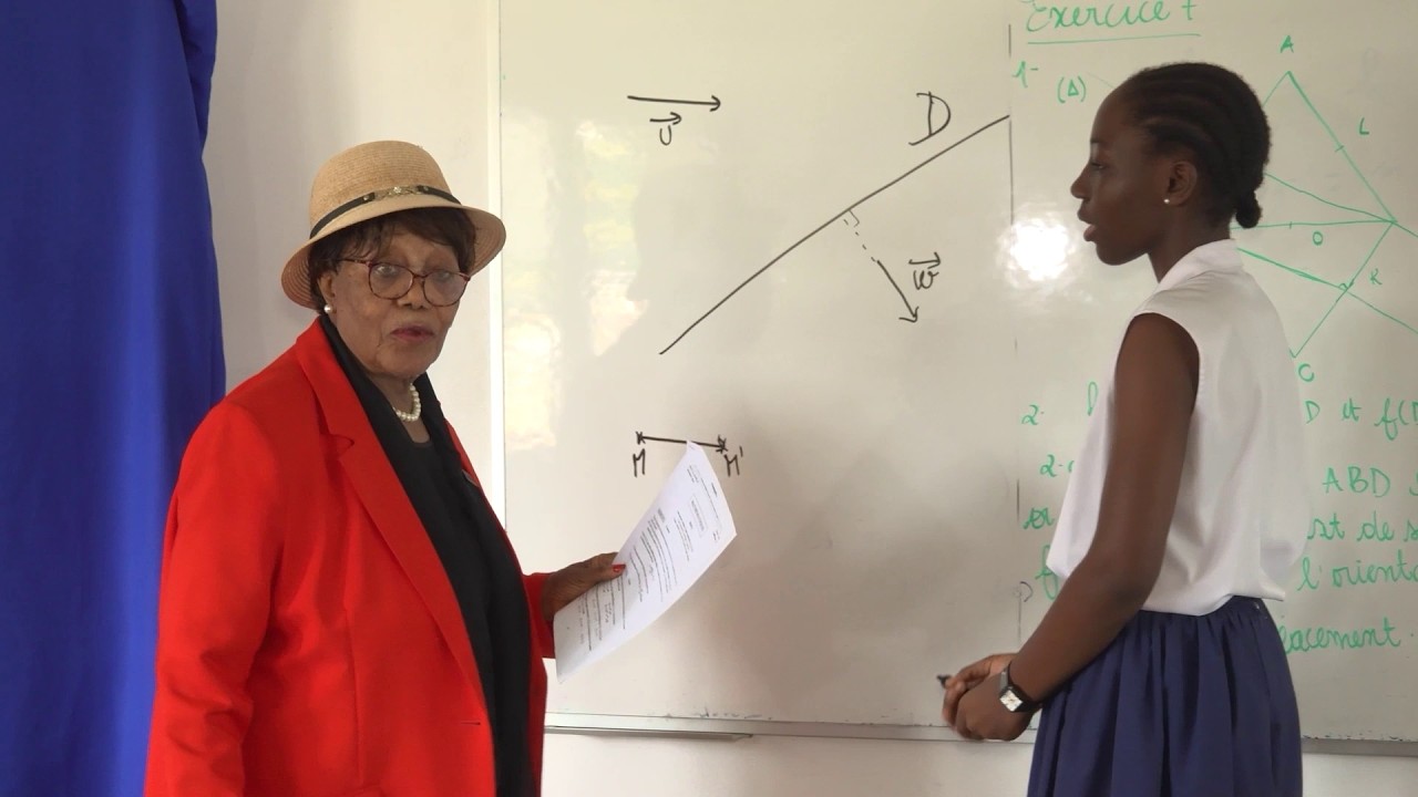 Au lycée Ste-Marie de Cocody, Joséphine Guidy Wandja inspire les lycéennes à embrasser les sciences