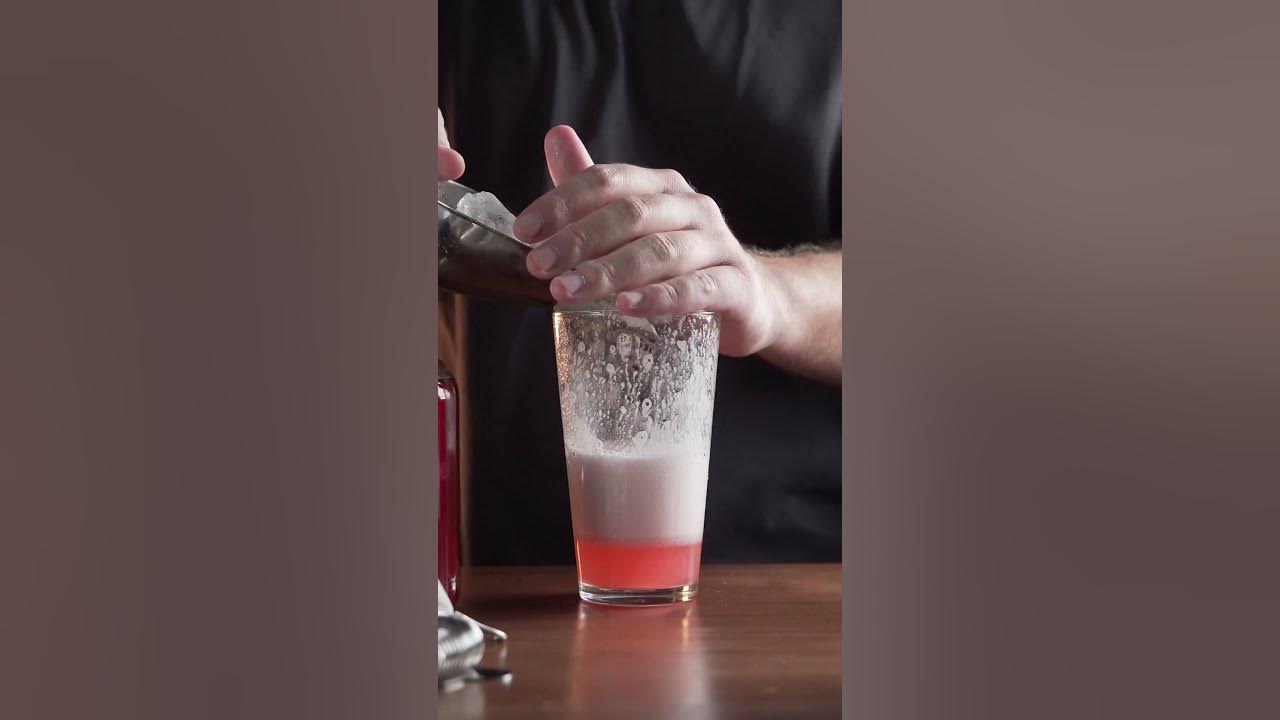 CLOVER CLUB | КЛОВЕР КЛАБ | Коктейль с джином и малиной #shorts - YouTube