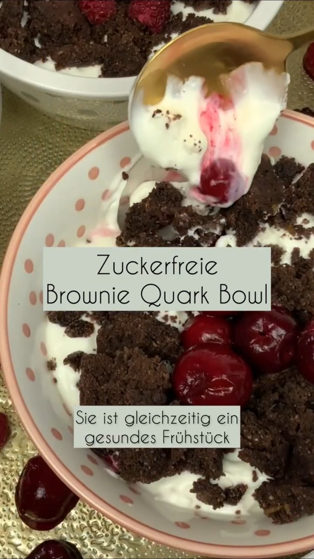 Brownie Quark Bowl: Rezept für eine Quarkspeise ohne Zucker mit Kefir ...