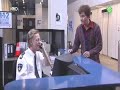 Draadstaal Said op het politiebureau (S01E01)