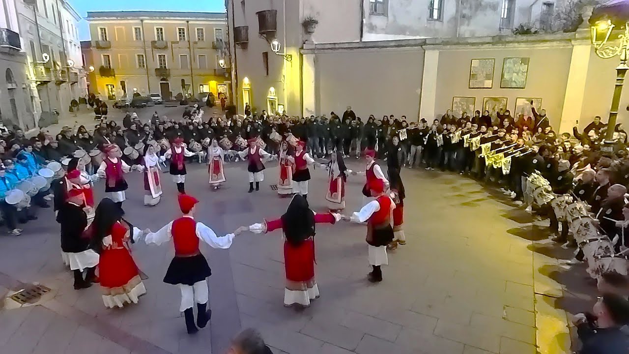Aspettando la Sartiglia Tamburini trombettieri e ballo sardo 3 2 24