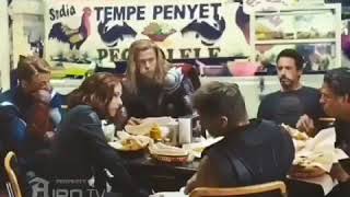 Avengers eat pecel lele