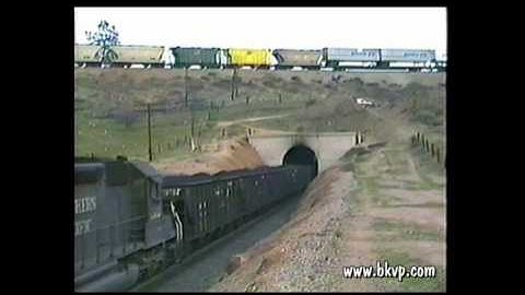 15 engines on a loaded Southern Pacific coal train on Tehachapi Loop!