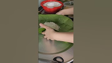 Cũng năm thứ 2 tập gói bánh chưng gù từ mẹ. Vẫn còn bỡ ngõ lắm.