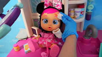 Cry Babies Baby doll Minnie breaks arm and goes to the doll hospital care center baby doll videos