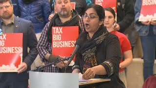 Seattle City Councilmember Kshama Sawant confronted about ethics investigation