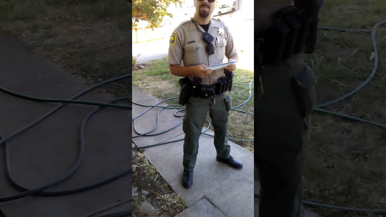Sheriffs Respond to Arrest - YouTube