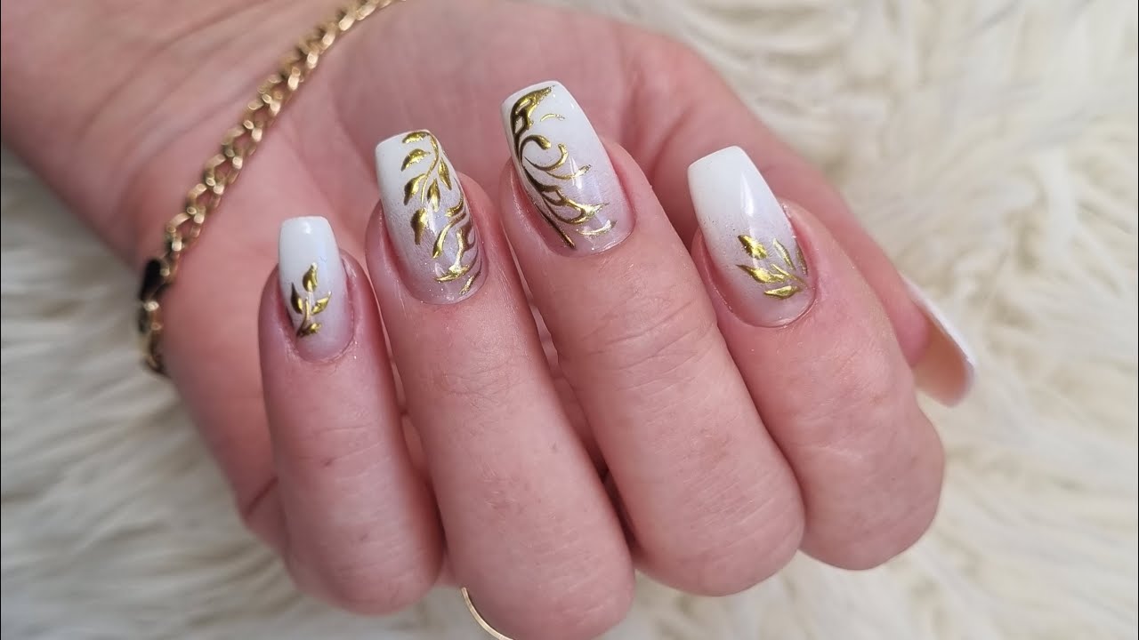 White and gold nails. Elegant autumn nail art. 