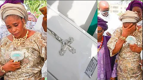 Remi Surutu's Tearful Goodbye To Her Mother As Her Casket Is Lowered To The Ground