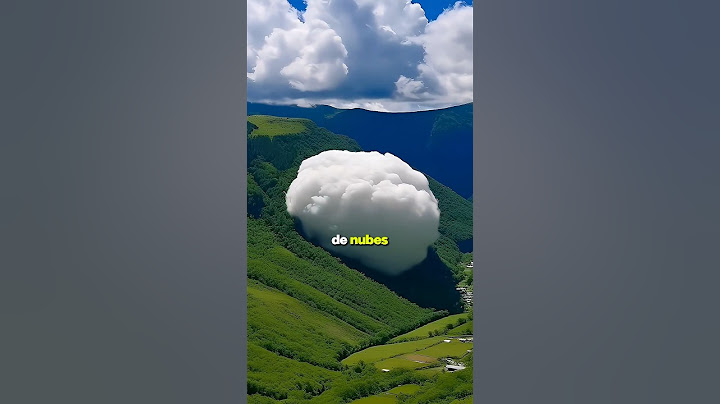 Increíble Nube baja a una Montaña