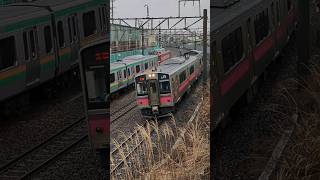 配給列車の横を通る701系。