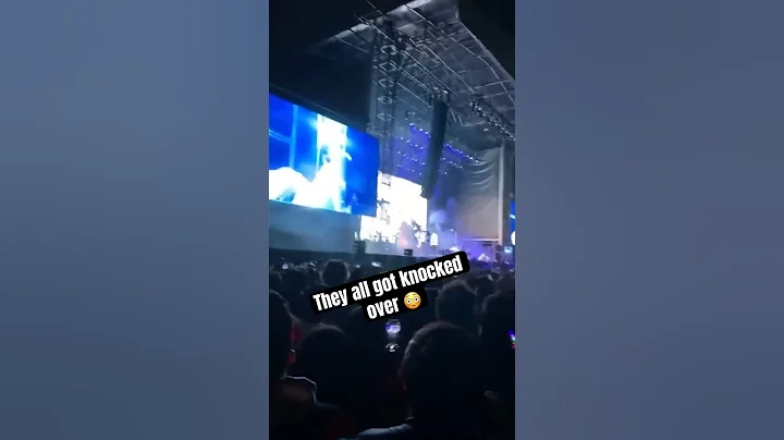 Thousands of Lana Del Rey fans in Mexico collapse after domino effect in audience 😱🇲🇽