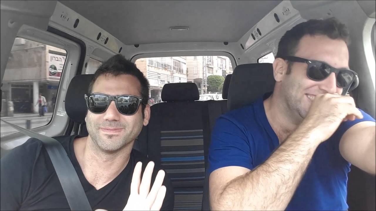 מתיחה קורעת על מוקדנית דיווחי תנועה