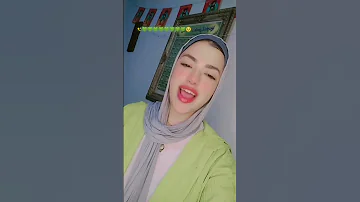 عيونها زرق ومش طبيعية 