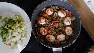 Egg omelettes with mushrooms and peppers, عجة البيض مع الفطر والفلفل