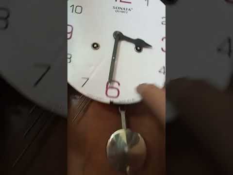 ساعة حائط الماني 2مفتاح ملو ماركة جانزا خشب ارو ماسيف تدق نص وساعة 4شاكوش شغالة بحالة فوق الممتاز