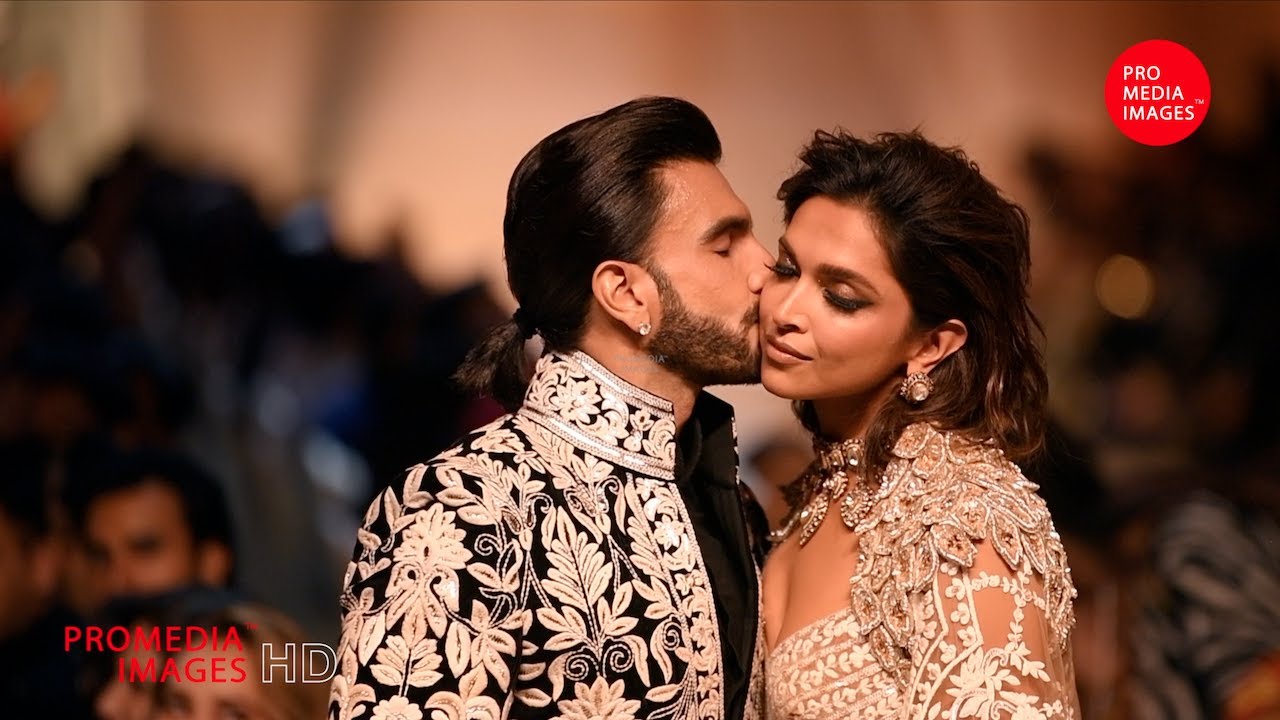 Mijwan 2022: Ranveer Singh Kisses Deepika Padukone As They Walk The Ramp  For Manish Malhotra