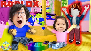 Kate & Daddy Escape The Evil Crazy Babysitter in Roblox!!